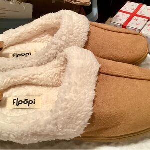 LIGHTLY WORN FLOOPI SLIPPERS. IN VERY GOOD USED CONDITION.
